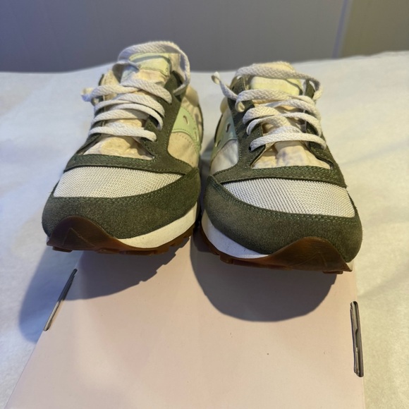 Saucony Green and Cream Sneakers - Picture 4 of 8